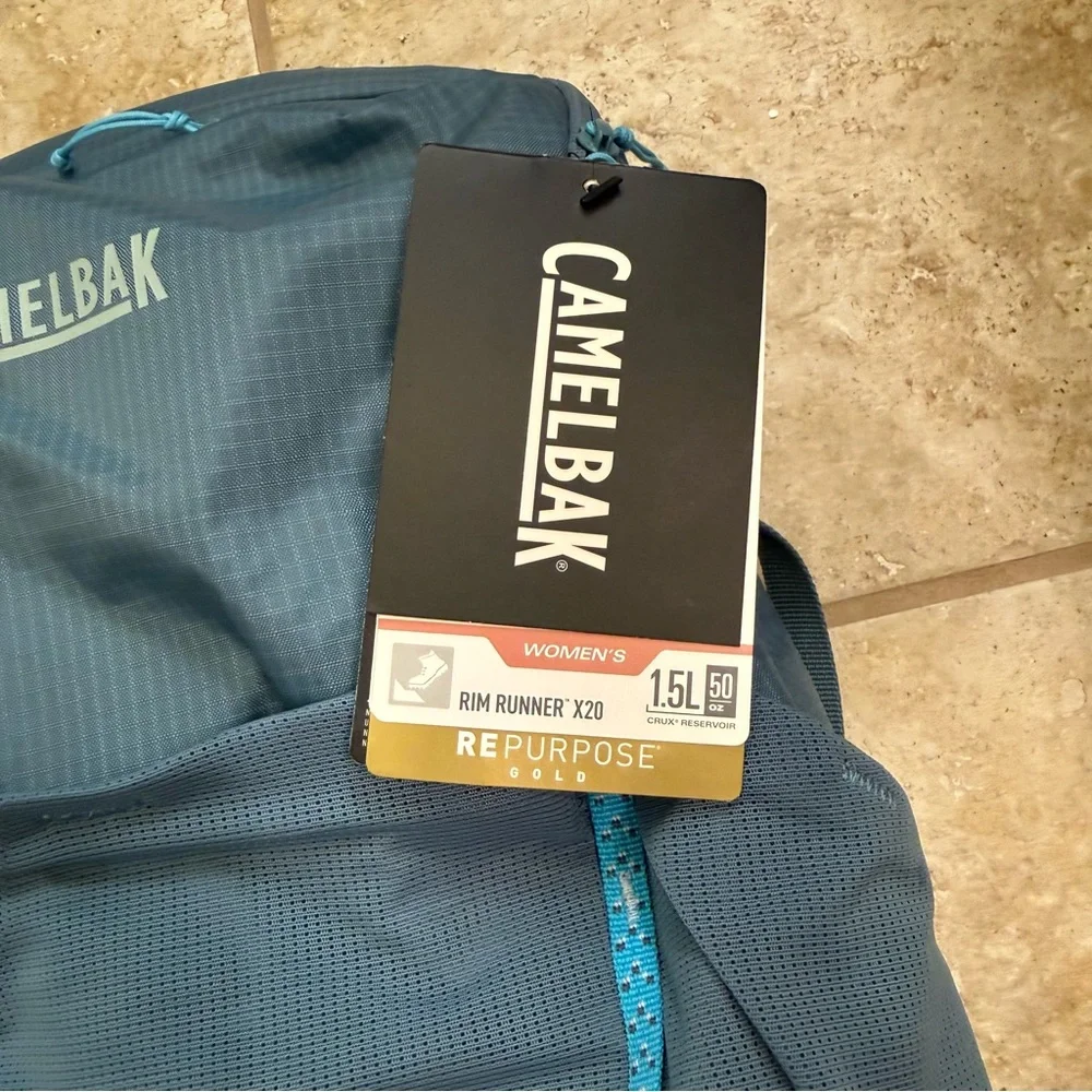 Set of NWT CamelBak Women's Rim Runner X20 Hydration Pack + Big Bite Valve Cover